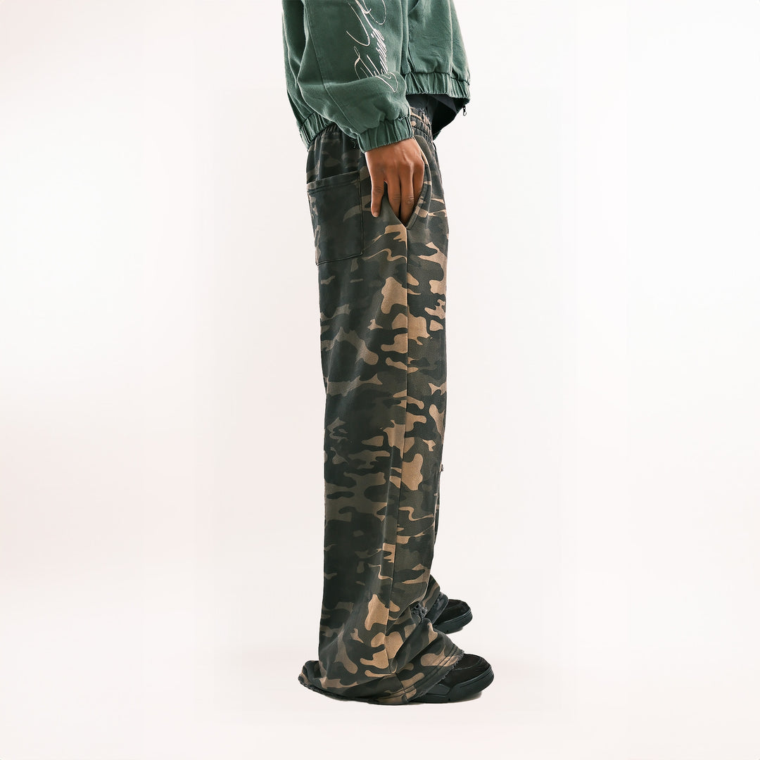 SCARCITY CAMO SWEATS