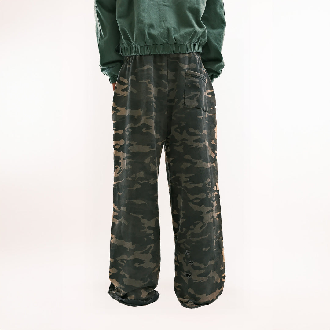 SCARCITY CAMO SWEATS