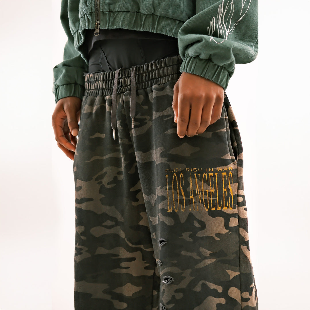 SCARCITY CAMO SWEATS