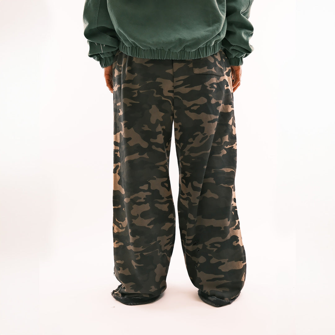 SCARCITY CAMO SWEATS