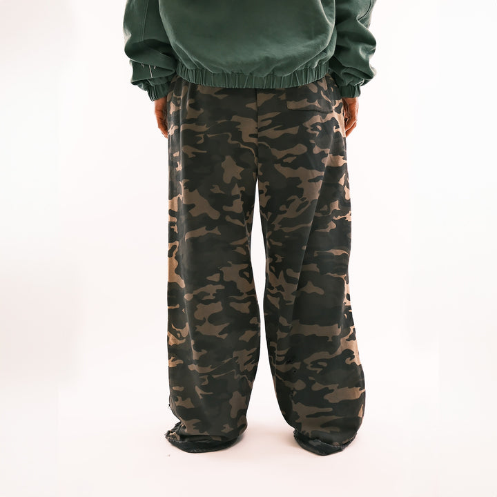 SCARCITY CAMO SWEATS