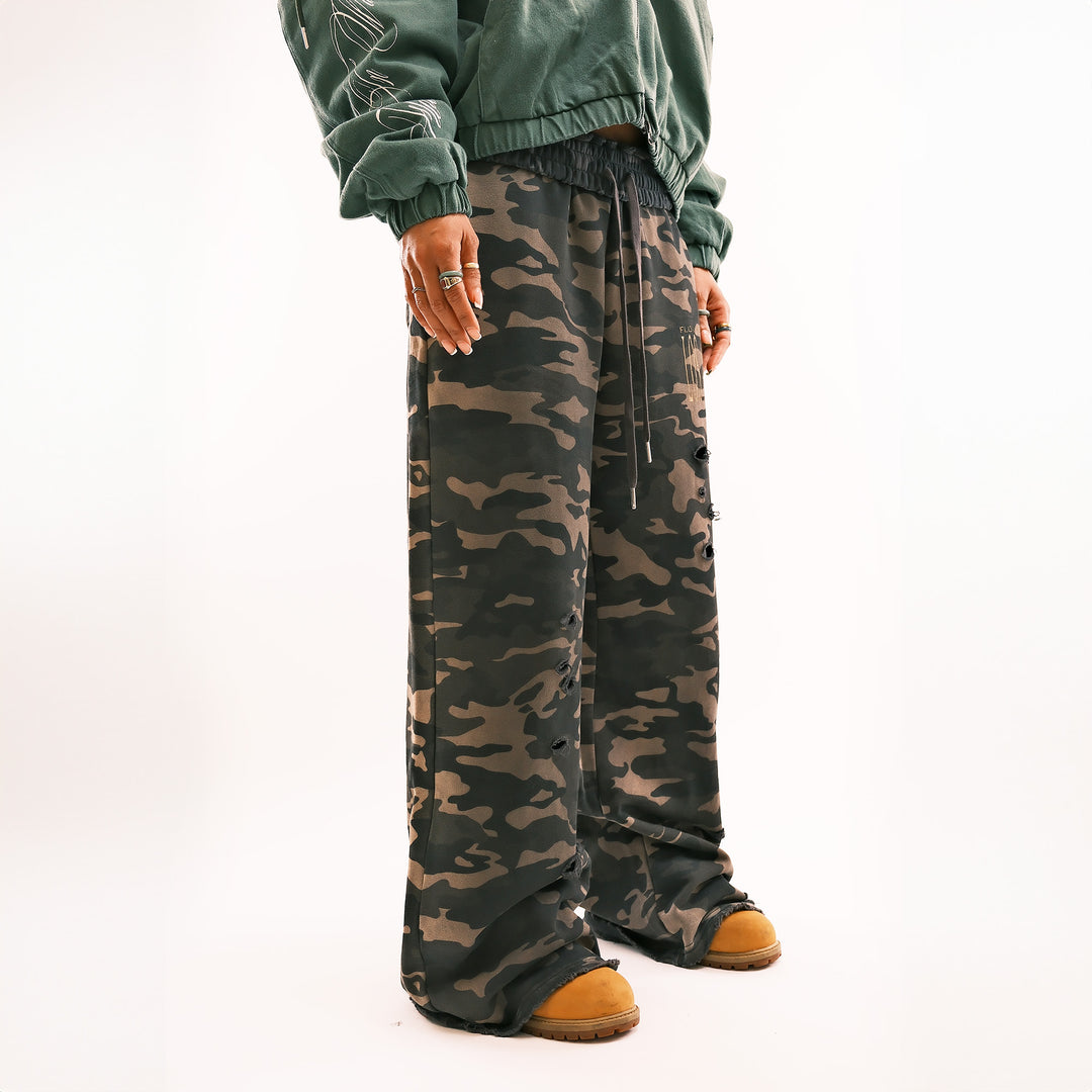 SCARCITY CAMO SWEATS