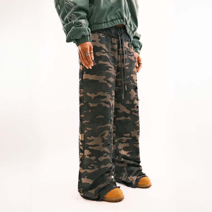 SCARCITY CAMO SWEATS